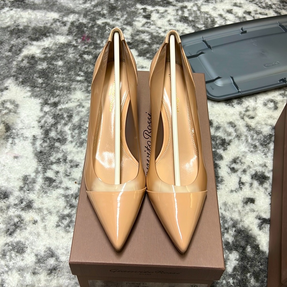 Gianvito Rossi plexi pump